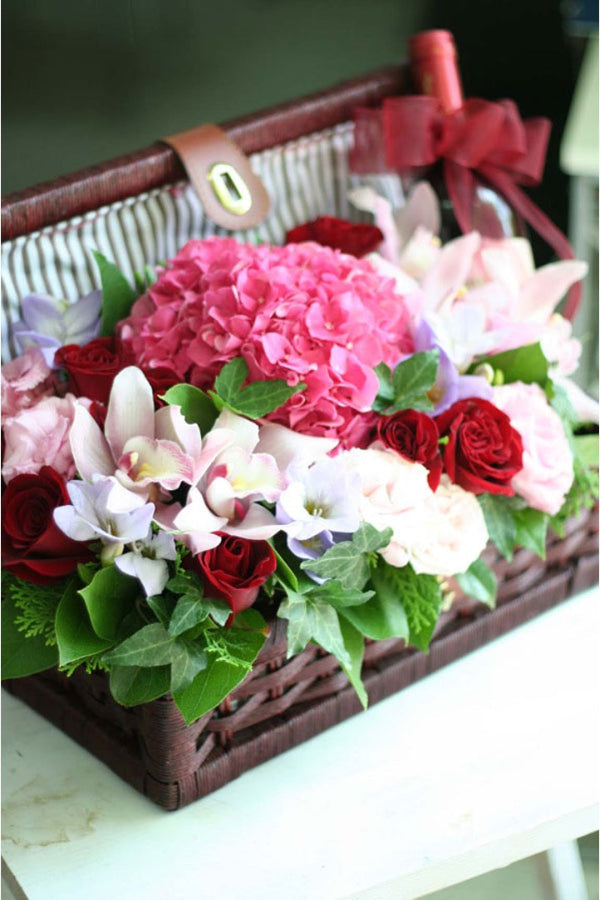 G03 - Blushing Floral Basket
